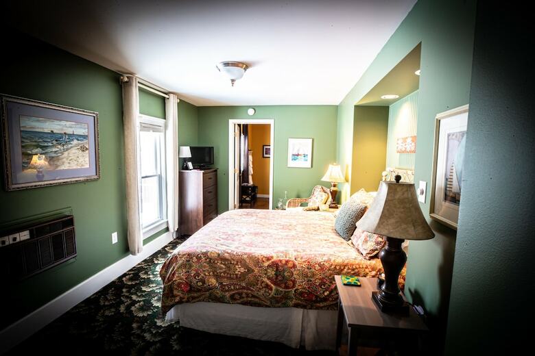 Bed & Breakfast Twin Oaks Inn