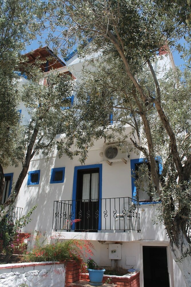 Lizo Hotel