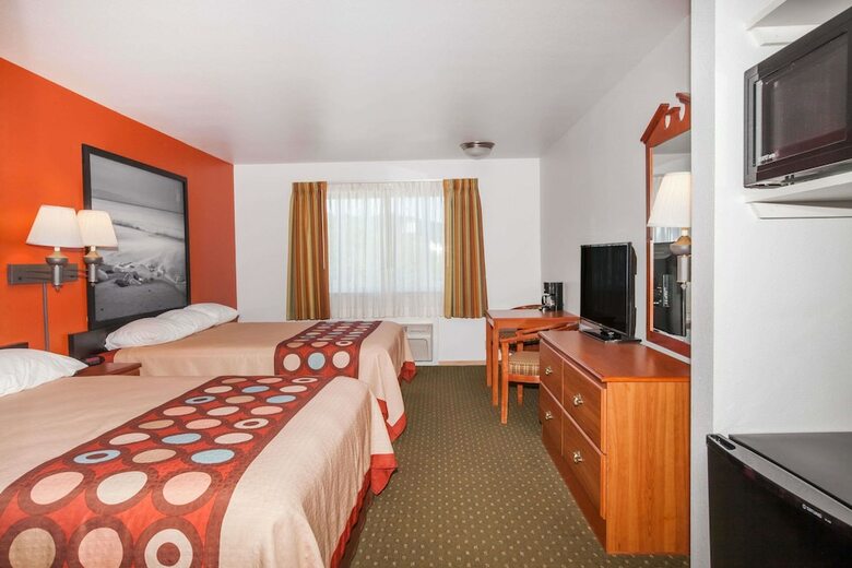 Hotel Super 8 By Wyndham Cloverdale