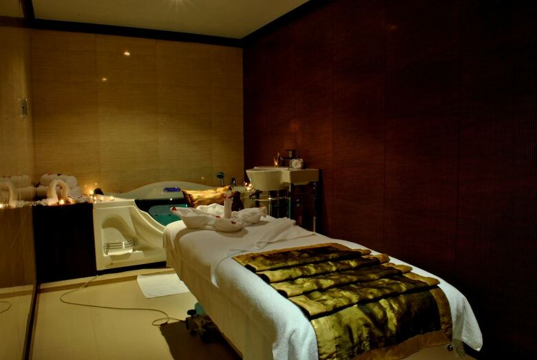 Dynasty Hotel
