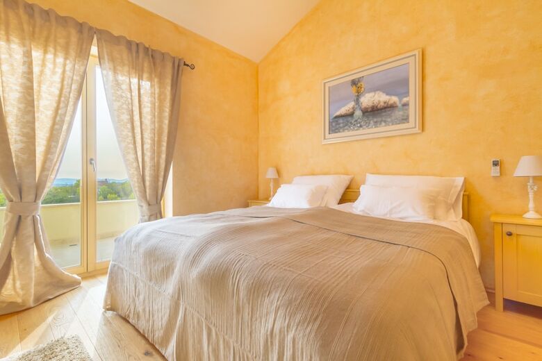 Luxury Villas Kras Ladies