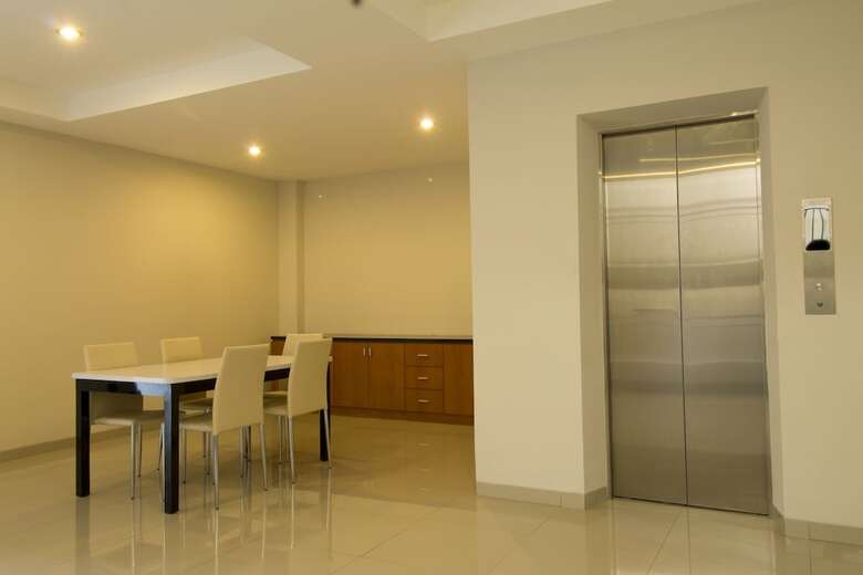 Hotel Reddoorz Plus @ Setiabudi Tengah