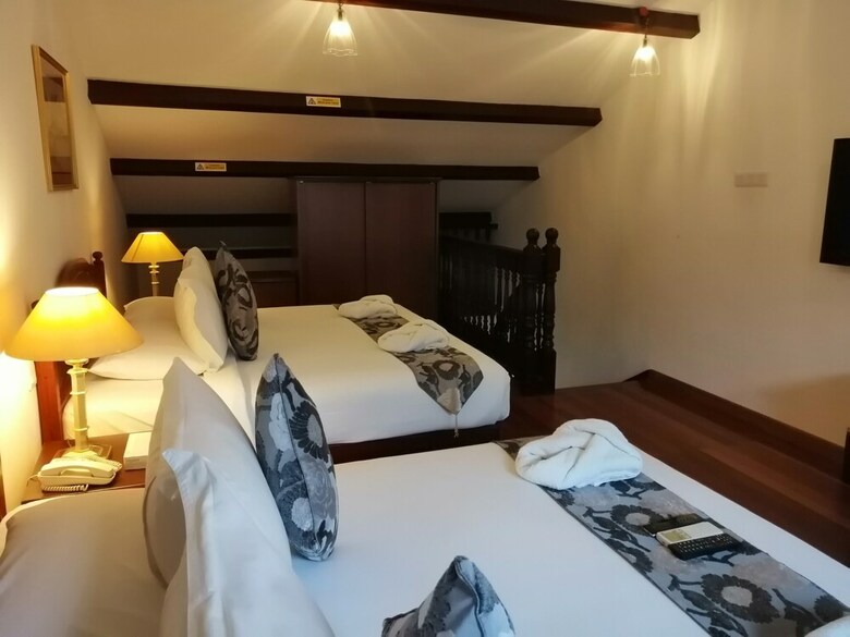 Heeren Straits Hotel