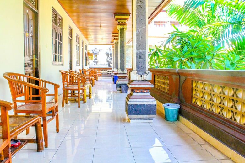 Hotel Lolo Beach Inn