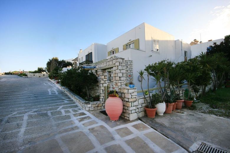 Leonardos Apartments