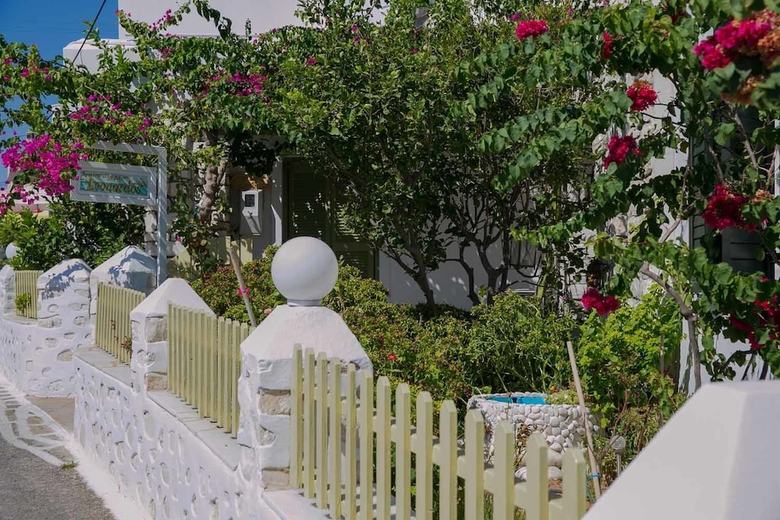 Leonardos Apartments
