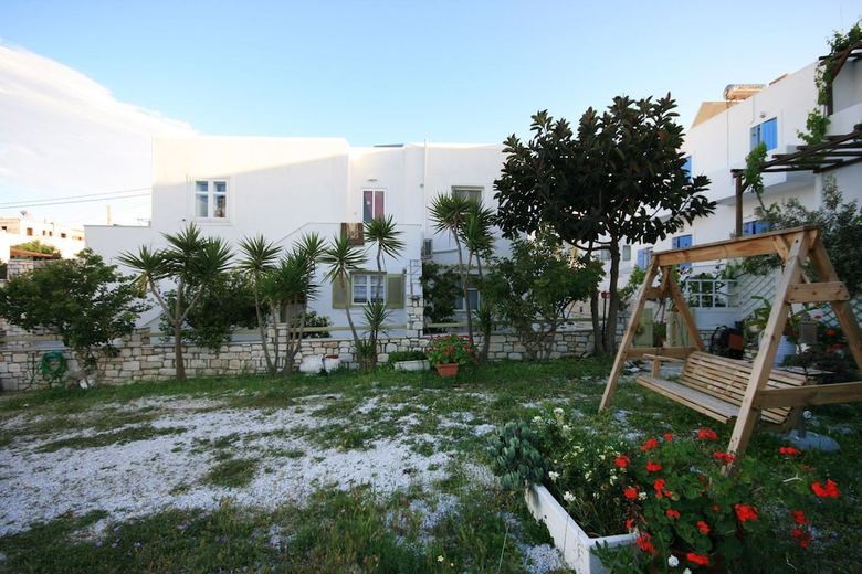 Leonardos Apartments