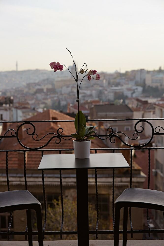 Arart Hotel