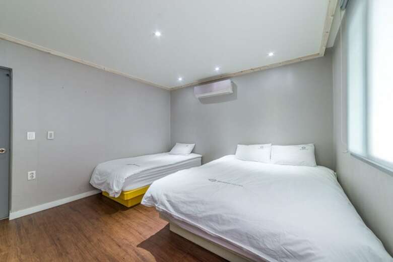 Show Hotel