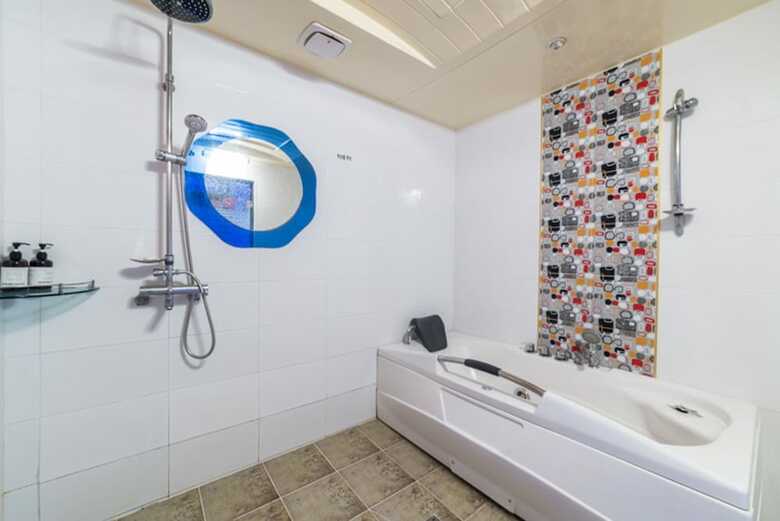 Show Hotel