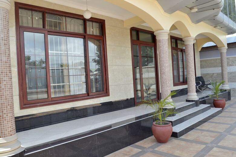 Lantana Hotel