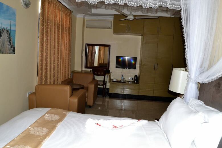 Lantana Hotel