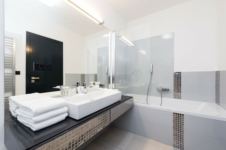 Empirent Mucha Apartments