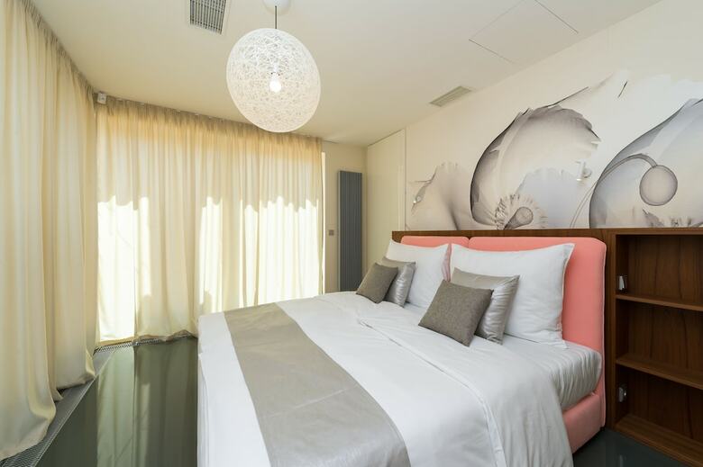 Empirent Mucha Apartments
