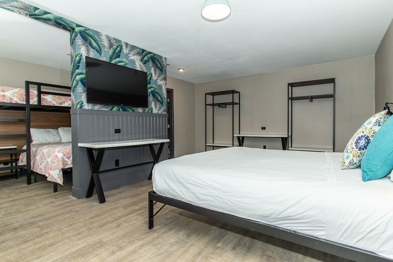 Magnolia Tree Hotel