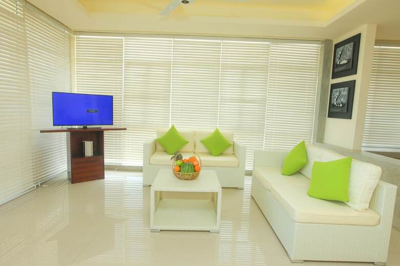 Beacon Beach Hotel