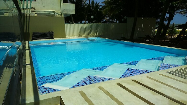 Beacon Beach Hotel