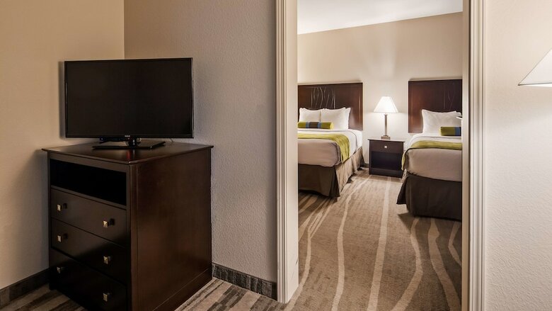 Best Western Plus Denver City Hotel And Suites