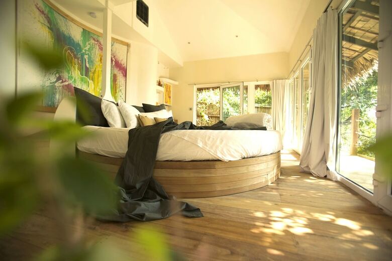 Hotel Somewhere Only We Know Resort
