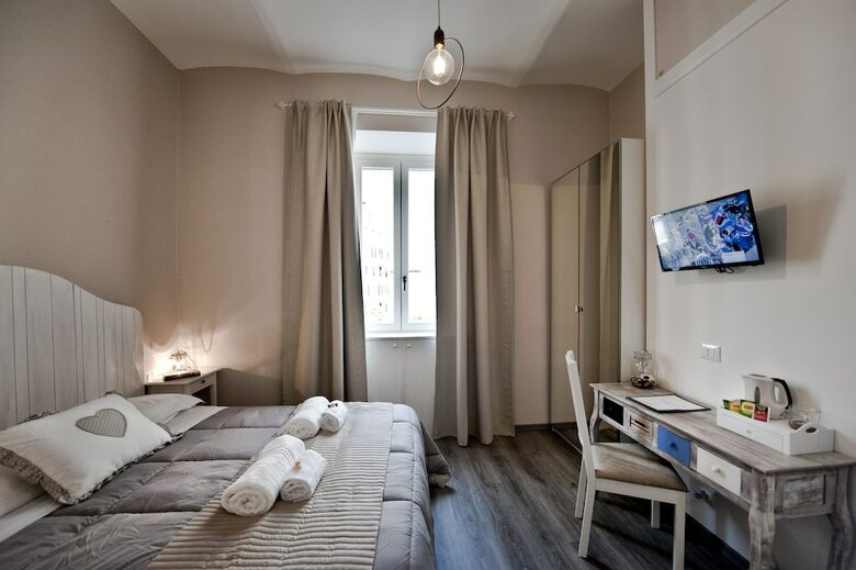 Hotel Tinkerbell Roma