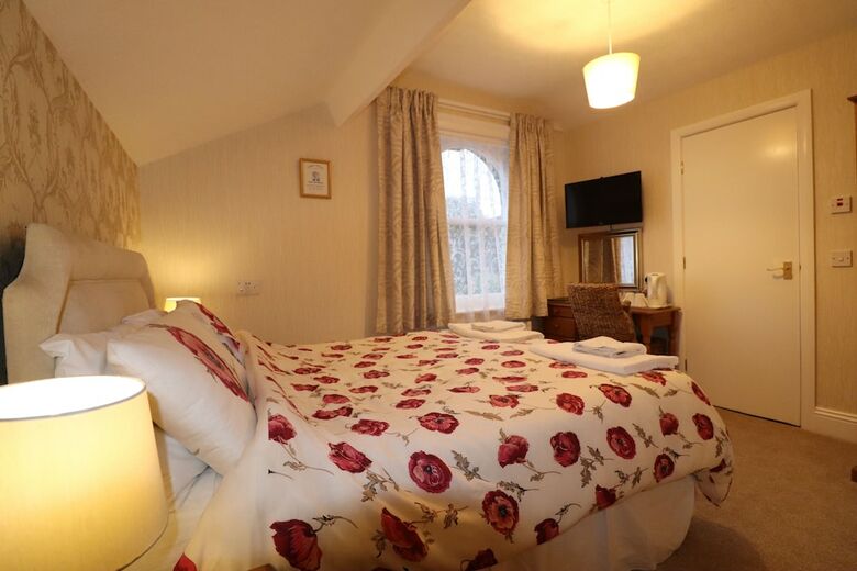 Raincliffe Hotel