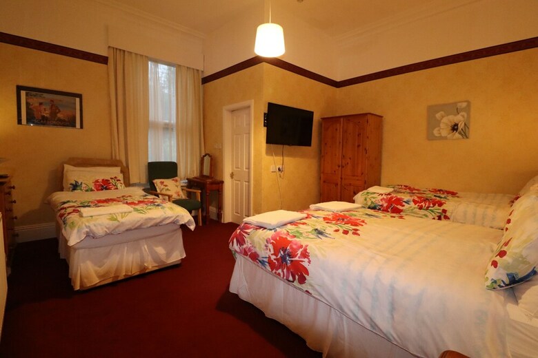 Raincliffe Hotel