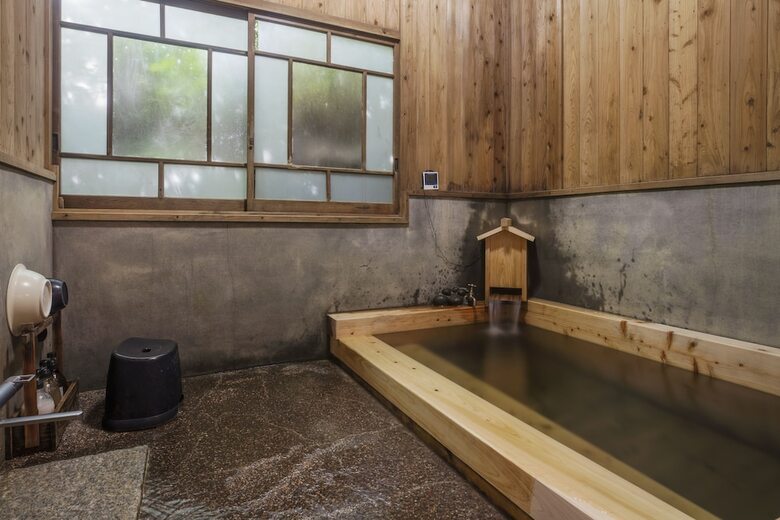 Yufuin Besso Shikisai Hotel