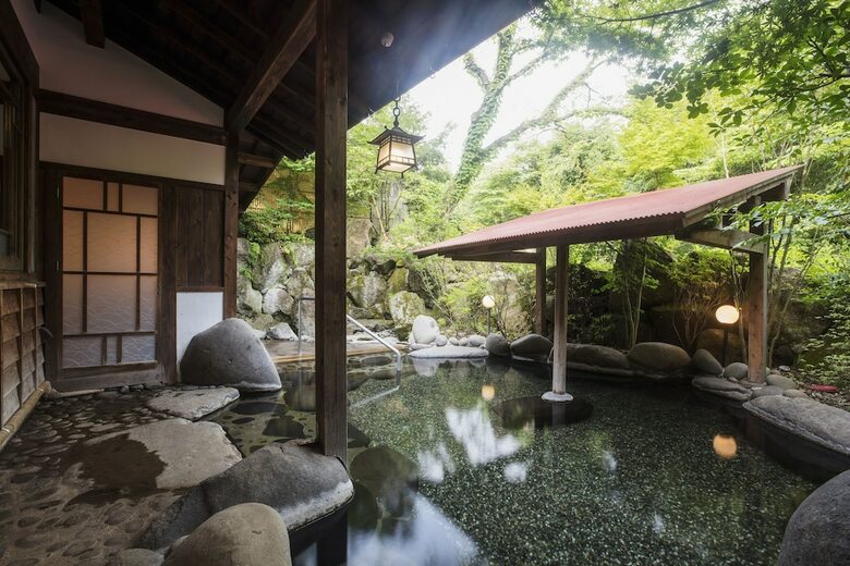 Yufuin Besso Shikisai Hotel