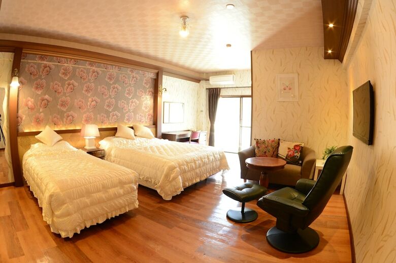 Yufuin Besso Shikisai Hotel