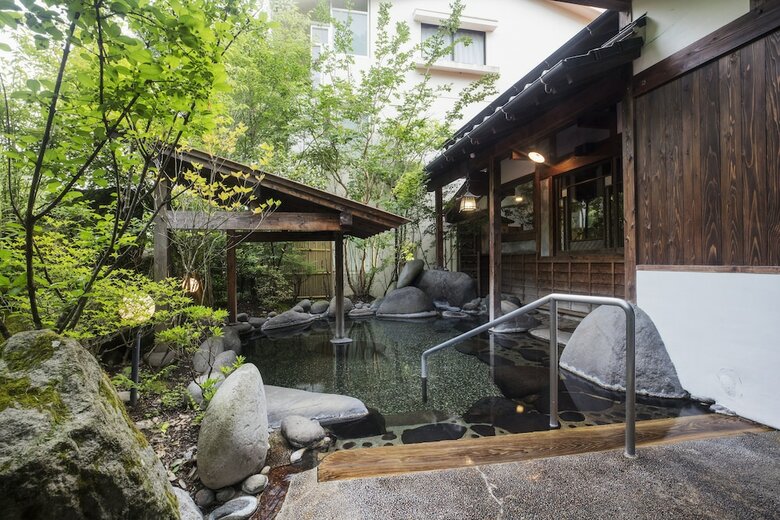 Yufuin Besso Shikisai Hotel