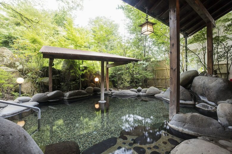 Yufuin Besso Shikisai Hotel
