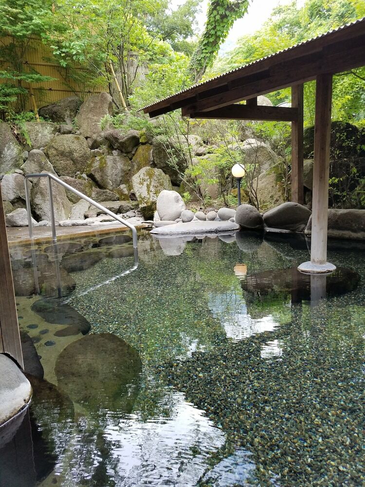 Yufuin Besso Shikisai Hotel