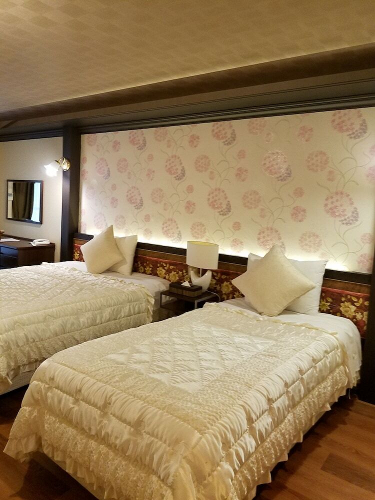 Yufuin Besso Shikisai Hotel
