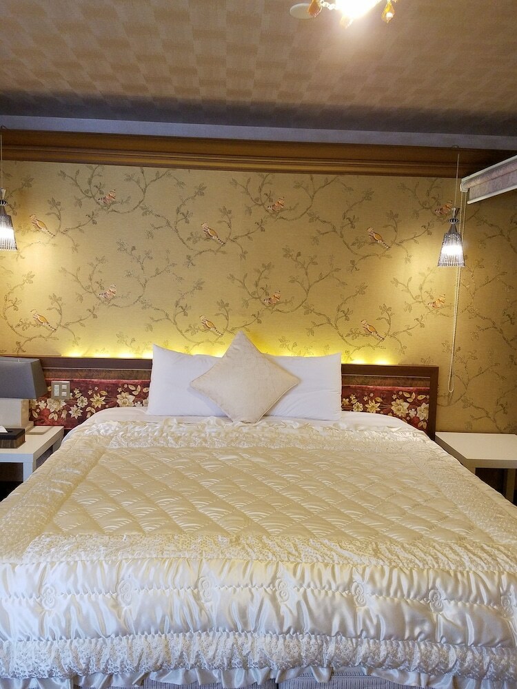 Yufuin Besso Shikisai Hotel