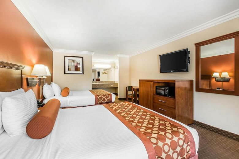 Hotel Rodeway Inn & Suites Canyon Lake I-15