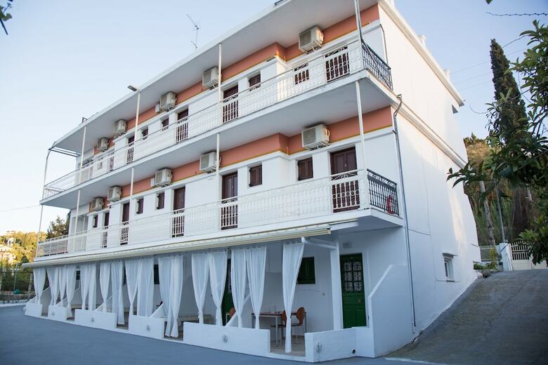 Aparthotel Aristides Studios