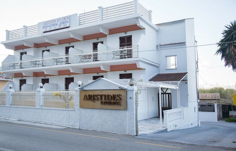 Aparthotel Aristides Studios