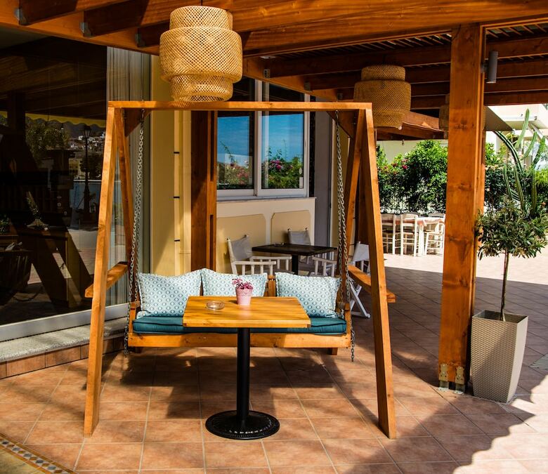 Theano Hotel