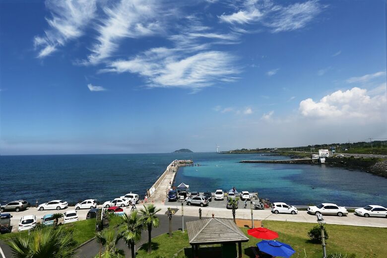 Mega Resort