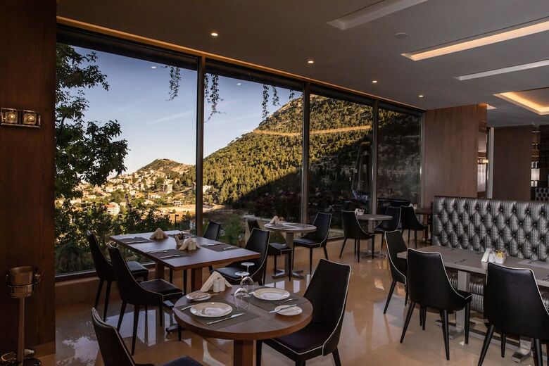 Mist Hotel And Spa By Warwick