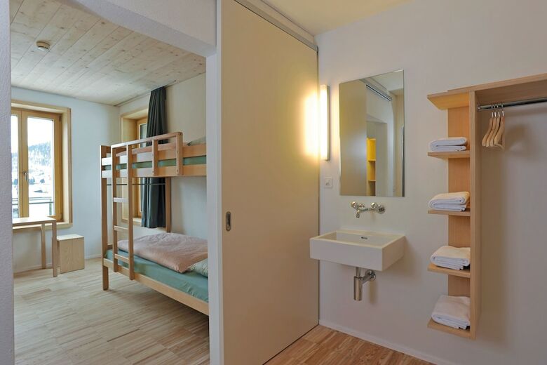 Hostal Youth Hostel St. Moritz