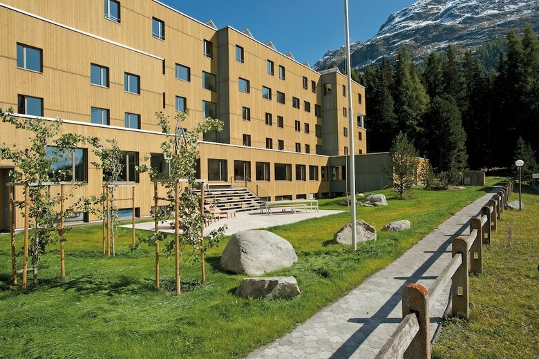 Hostal Youth Hostel St. Moritz