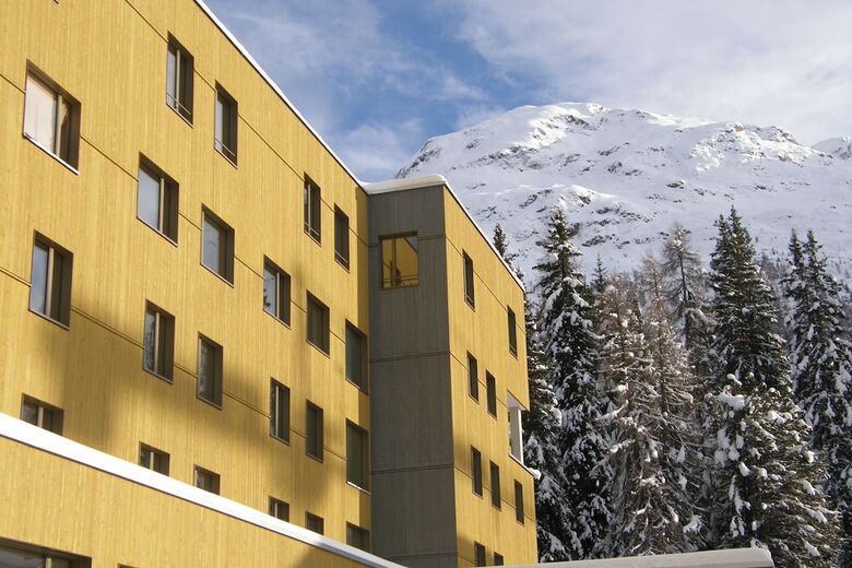 Hostal Youth Hostel St. Moritz