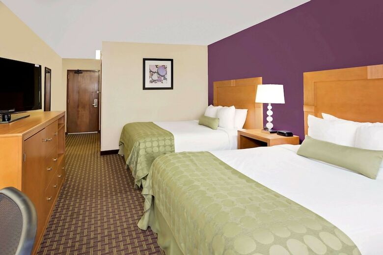 Hotel Ramada By Wyndham Marquette