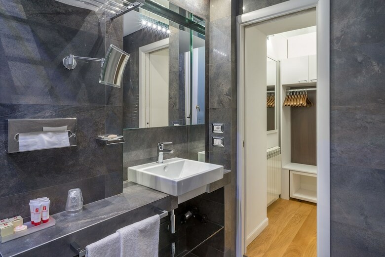 Hotel Les Diamants Spanish Steps Suite