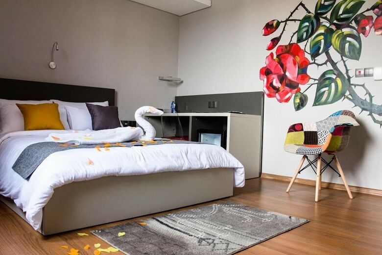 Urbano Hotel By Roots