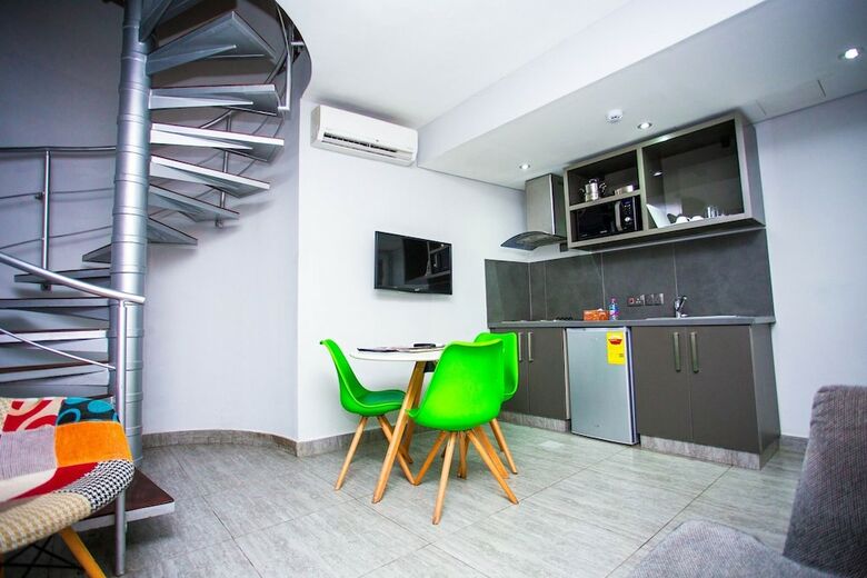 Urbano Hotel By Roots