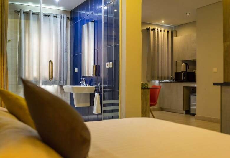 Urbano Hotel By Roots