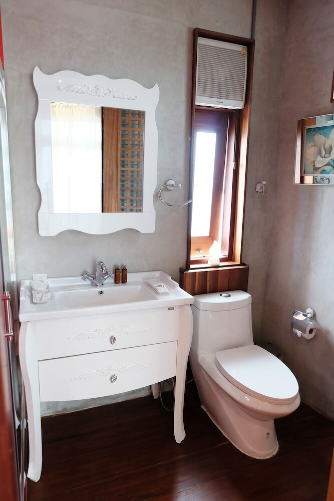 Hotel Rimrabeang Amphawa Cafe And Suite