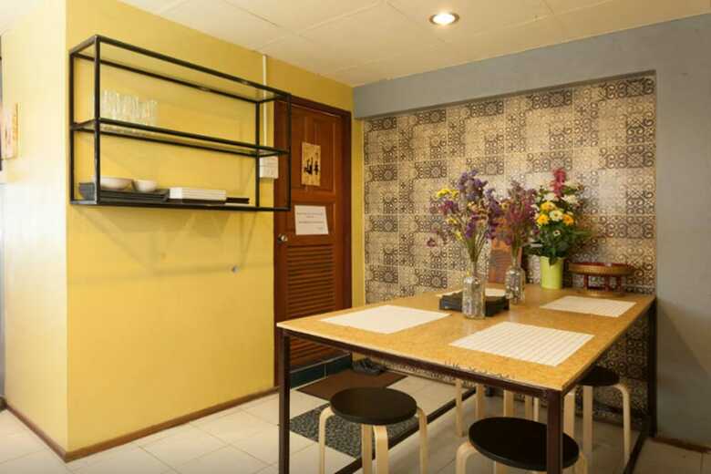 Hostal Raw Hostel